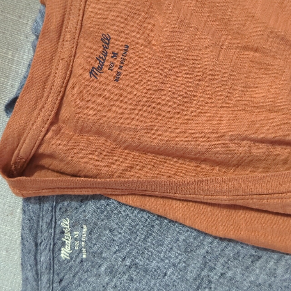 Bundle of 2 Madewell V-Neck Whisper Cotton Pocket Tees Size Medium - Picture 5 of 5